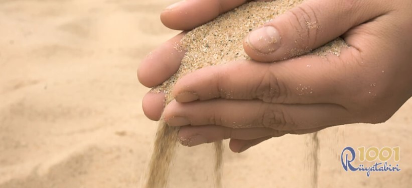 Маленькая песчинка. Песчаная россыпь. Две песчинки. Размер песчинки. Грязуля вымывает песок.